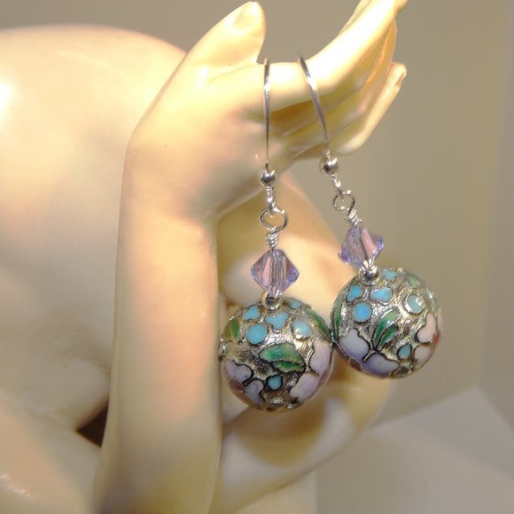Handmade artisanal earrings in the Cloisonne style distinguished by lilac hues - Picture 7 of 8